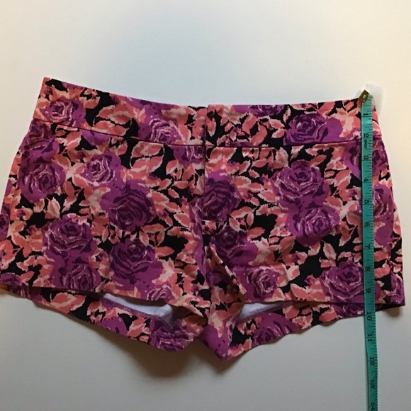 NWOT Flower Pattern Shorts - Picture 8 of 8